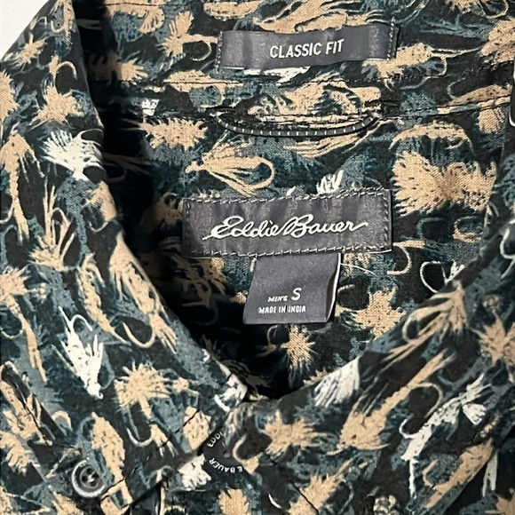 Eddie Bauer Fly Fishing Lure Printed Short Sleeve Button Down Shirt - Picture 4 of 5